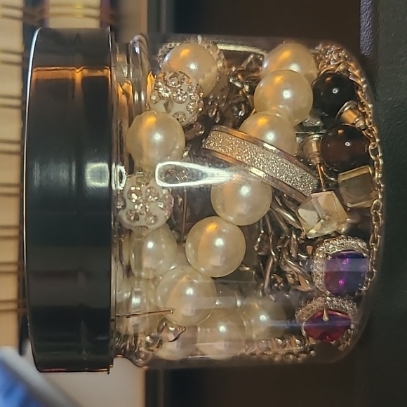 Mystery Jewelry Jar – Elegant Pearl & Sparkle Treasure Trove! - Picture 3 of 5